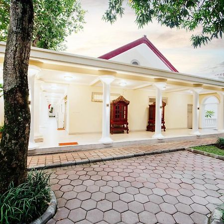 Tirtodipuran Hotel By Natts Hospitality Indonesia ยอกยาการ์ตา ภายนอก รูปภาพ